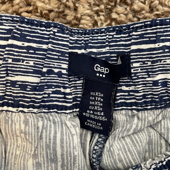 GAP cuffed Capri blue and white lightweight pants in women’s size small - Picture 6 of 8